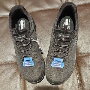 SKECHERS WOMENS BLACK SNEAKERS 7.5 WIDE